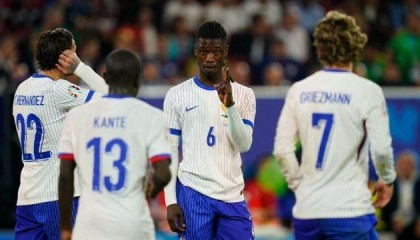 球员交易-【揭秘】老兵小将都挨训 法国队更衣室还好吗？