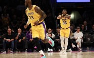 NBA-为此而生！41岁老詹&amp;32岁斯玛特燃烧自我 火箭球员和教练太过抽象