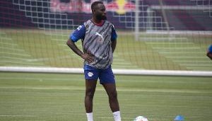 记者：莱比锡后卫海特勒伊达可能离队，已收到多份先租后买报价